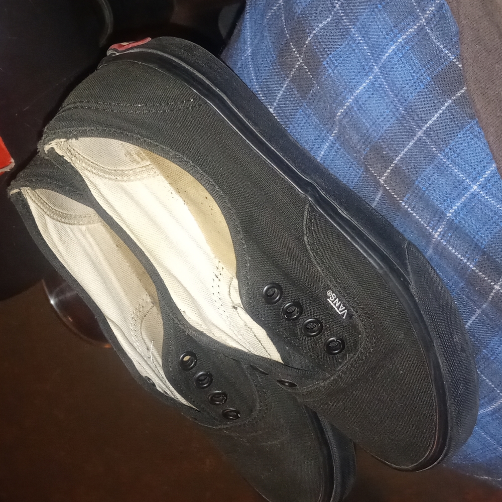 Black size 6 women's vans
